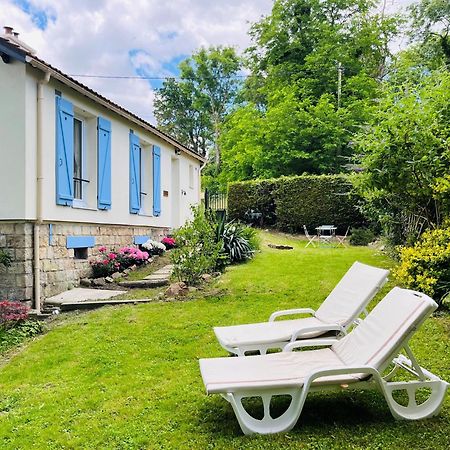 Les Volets Bleus Villa Parmain Exterior photo